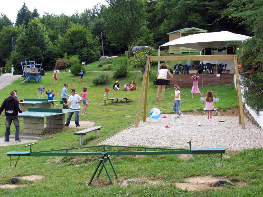 Team Holiday - Camping Le Balcon De Chartreuse Hotel Miribel-les-Echelles Exterior photo